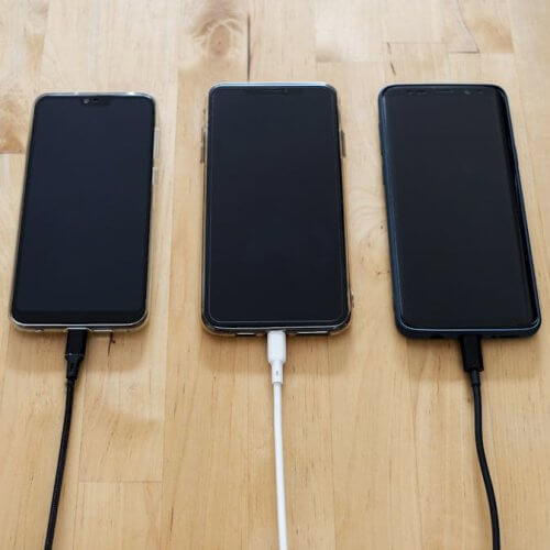 Gdzie naładować telefon w Warszawie