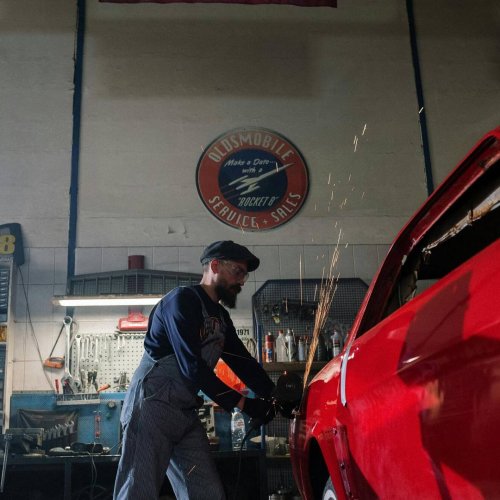 Naprawy blacharsko-lakiernicze w Warszawie – kiedy warto oddać auto do specjalistów