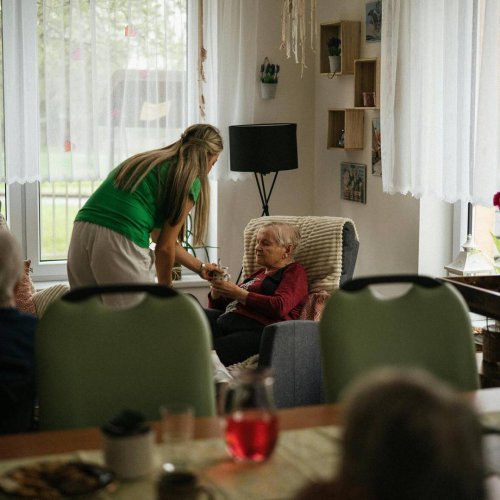 Dom opieki w Mazowieckim – miejsce, które zapewnia bezpieczeństwo, komfort i codzienną troskę