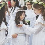 Jak uwiecznić Pierwszą Komunię Świętą w Warszawie – poradnik dla rodziców