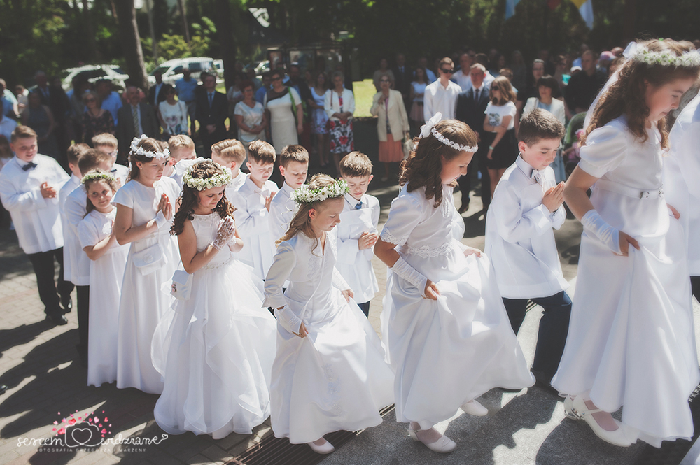 Jak uwiecznić Pierwszą Komunię Świętą w Warszawie – poradnik dla rodziców