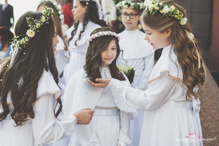 Jak uwiecznić Pierwszą Komunię Świętą w Warszawie – poradnik dla rodziców
