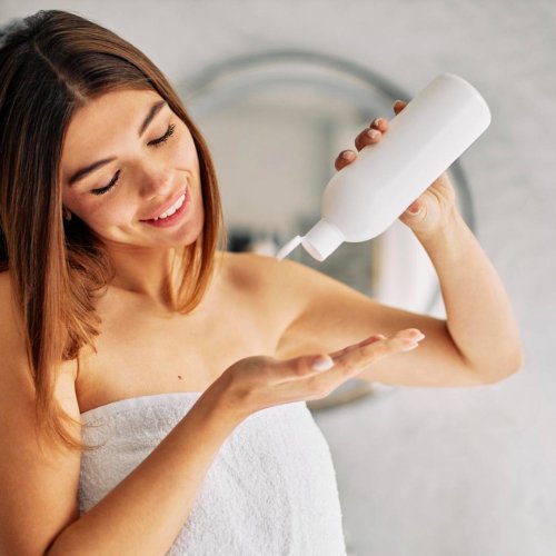 Jak poradzić sobie z przesuszoną skórą głowy?