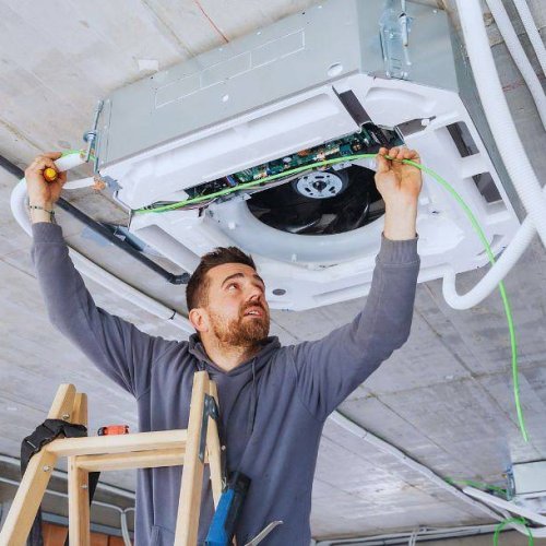 Montaż klimatyzacji w Warszawie – jak przebiega instalacja i na co zwrócić uwagę?