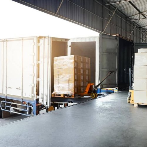 Najczęstsze błędy przy spinaniu ładunków na paletach i jak ich unikać?