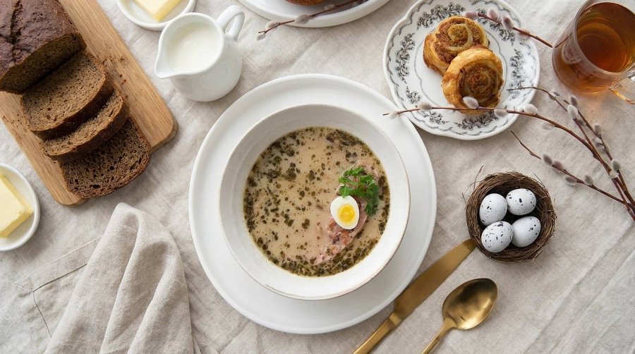 Zamiast stania w kuchni – czas z rodziną. Dlaczego warto zamówić catering na święta?