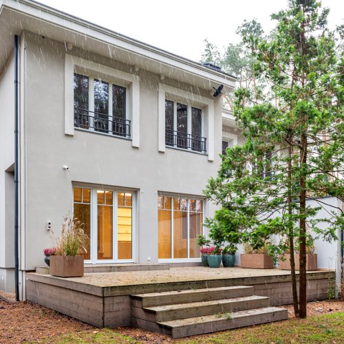 Agencja nieruchomości Warszawa – jak wybrać skutecznego partnera do sprzedaży mieszkania lub domu?