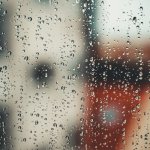 Mokre Ściany po Deszczu: Jak Skutecznie Zabezpieczyć Swój Dom Przed Wilgocią?